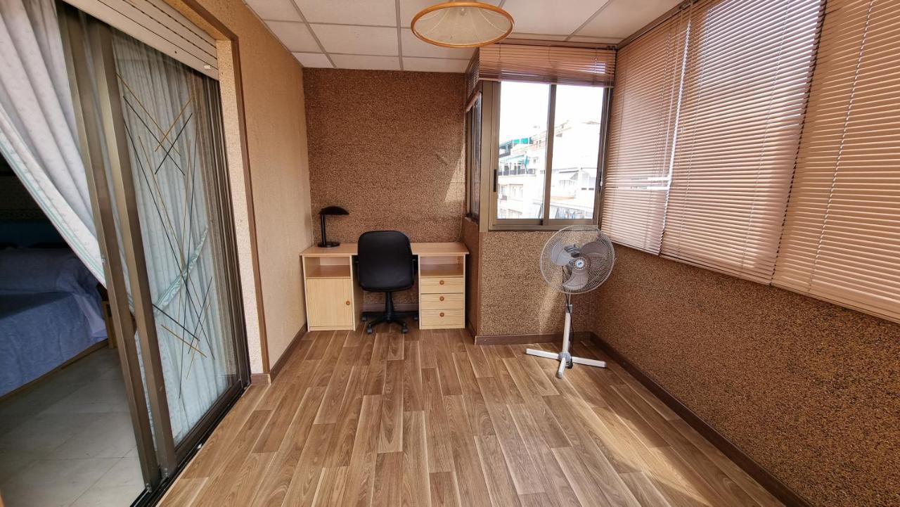 Atico Con Terraza Y 2 Habitaciones En Casco Antiguo Benidorm Ngoại thất bức ảnh